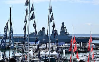 La nave della marina Militare Caio Duilio, sfila durante l'inaugurazione del 62' salone nautico, Genova 22 settembre 2022
ANSA/LUCA ZENNARO       