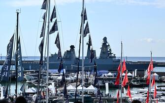 La nave della marina Militare Caio Duilio, sfila durante l'inaugurazione del 62' salone nautico, Genova 22 settembre 2022
ANSA/LUCA ZENNARO       