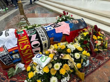 Il feretro del calciatore Totò Schillaci, scomparso il 18 settembre 2024 a 59 anni, nella Cattedrale di Palermo, 20 settembre 2024 ANSA/ Salvatore Lo Iacono