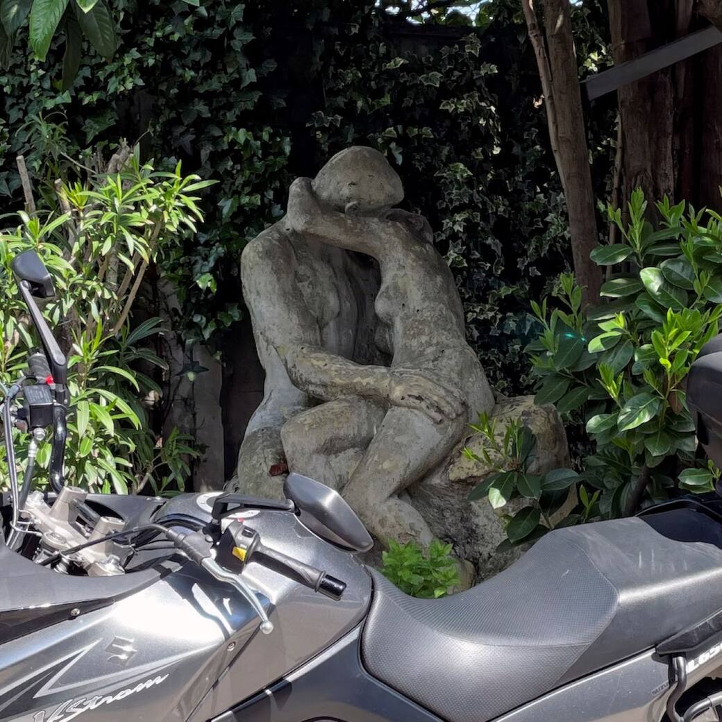 Immagine: Lorenzo Urciullo (Colapesce), Giorni Sfiniti #26, 2021, Fine art Inkjet print on 100% cotton Hanhemule PhotoRag ultra smooth 305gsm paper, cm 20x20, Courtesy the Artist and Galleria Patricia Armocida