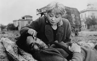 Una scena di La strada GIULIETTA MASINA
ANTHONY QUINN
in La Strada
Directed by Federico Fellini
Filmstill - Editorial Use Only
Ref: FB
sales@capitalpictures.com
www.capitalpictures.com
Supplied by Capital Pictures