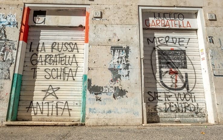 Le scritte contro La Russa