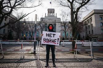 protesta di fronte ambasciata russa a Berlino