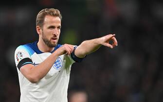 epa10981511 Harry Kane of England gestures during the UEFA EURO 2024 Group C qualification match between England and Malta in London, Britain, 17 November 2023.  EPA/VINCE MIGNOTT