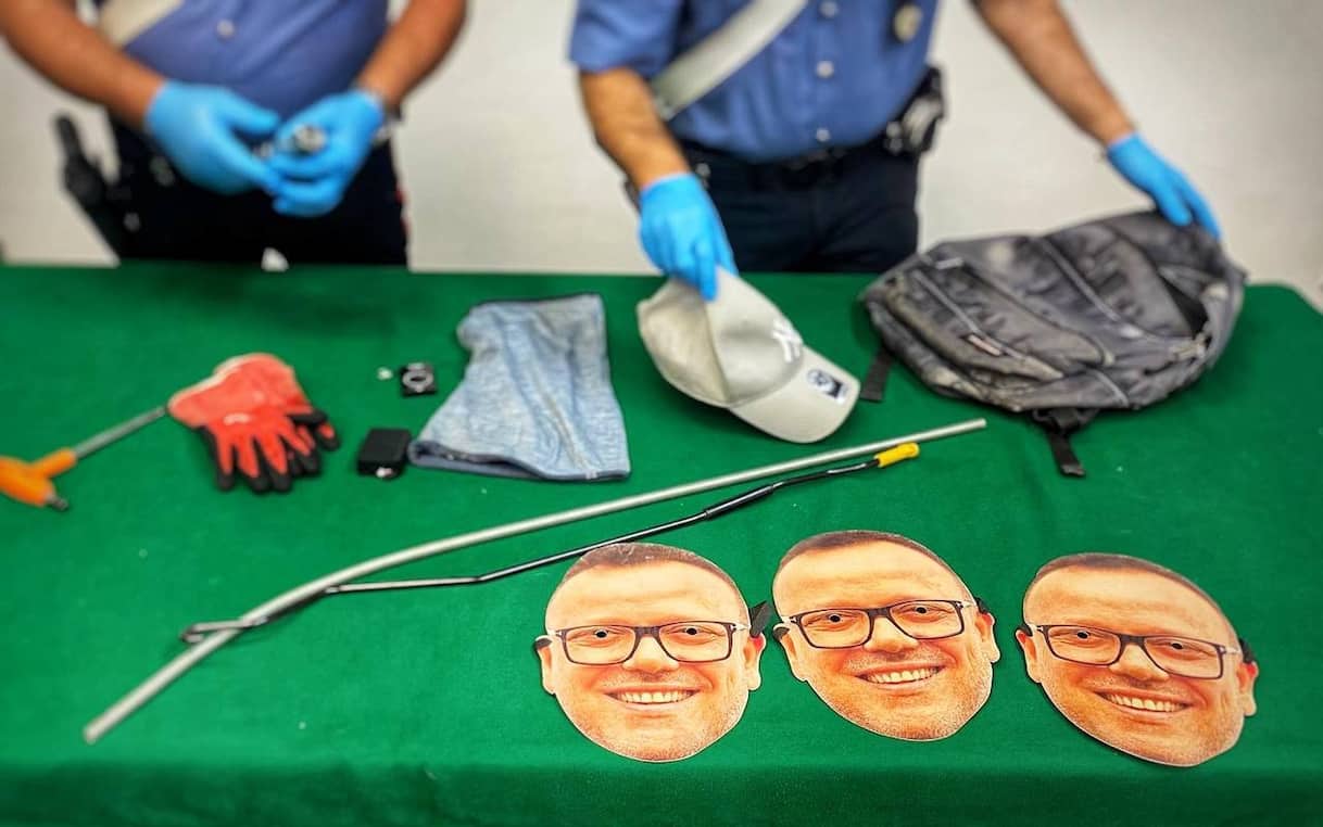 castellammare di stabia ladro con maschere di gigi d8217alessio arrestato pugile 26enne