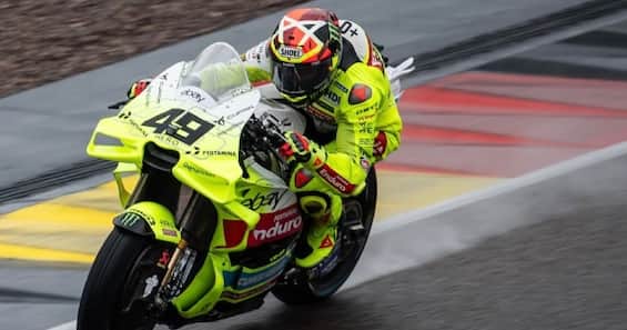 https://static.sky.it/editorialimages/de43ae599608922392111e052ce7d069efbf7e69/skysport/it/motori/motogp/video/2025/07/12/di-gianntonio-gp-sachsenring-germania-intervista/di_giannantonio_bagnato_social_og.jpg?im=Resize,width=565