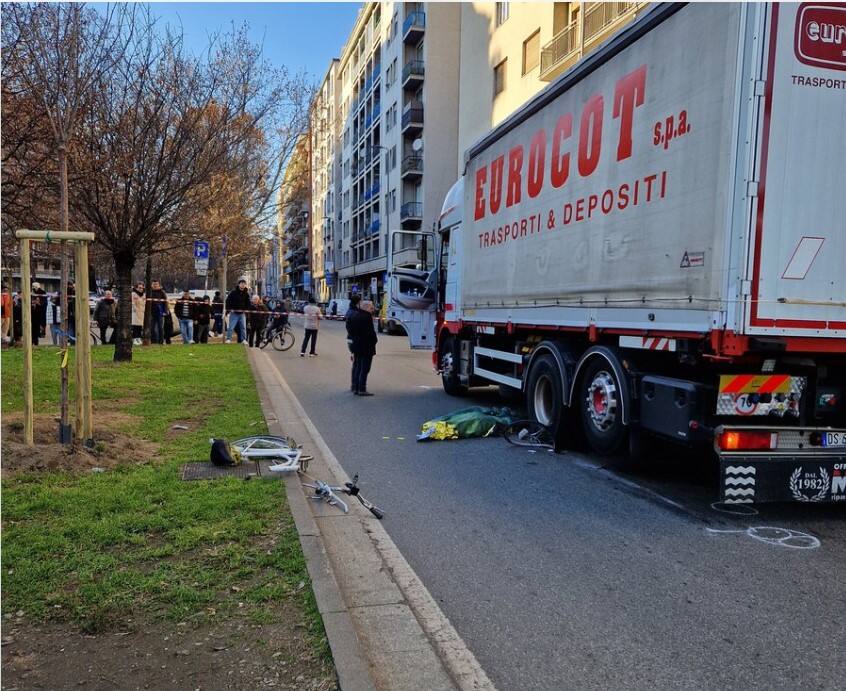 Incidente Mortale A Milano, Donna In Bici Uccisa Da Una Betoniera In ...