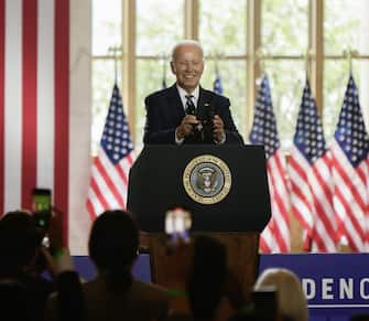“Far calare l’inflazione resta la mia priorità”: così Joe Biden, sottolineando che la sua amministrazione ha avuto successo nel ridurre i prezzi di alcuni farmaci a vantaggio dei consumatori americani e nel spingere le grandi aziende a cancellare le cosiddette junk fee, tasse spazzatura imposte sui prezzi di un prodotto