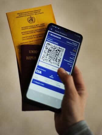 Cosenza - viaggi e turismo: a livello europeo si cerca la soluzione per l'istituzione del passaporto vaccinale Covid-19.