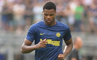 Denzel Dumfries of Inter Fc before the match the Italian Serie A football match between Inter FC Internazionale and ACF Fiorentina on 3 of September 2023 at Giuseppe Meazza San Siro Siro stadium in Milan, Italy. Photo Tiziano Ballabio