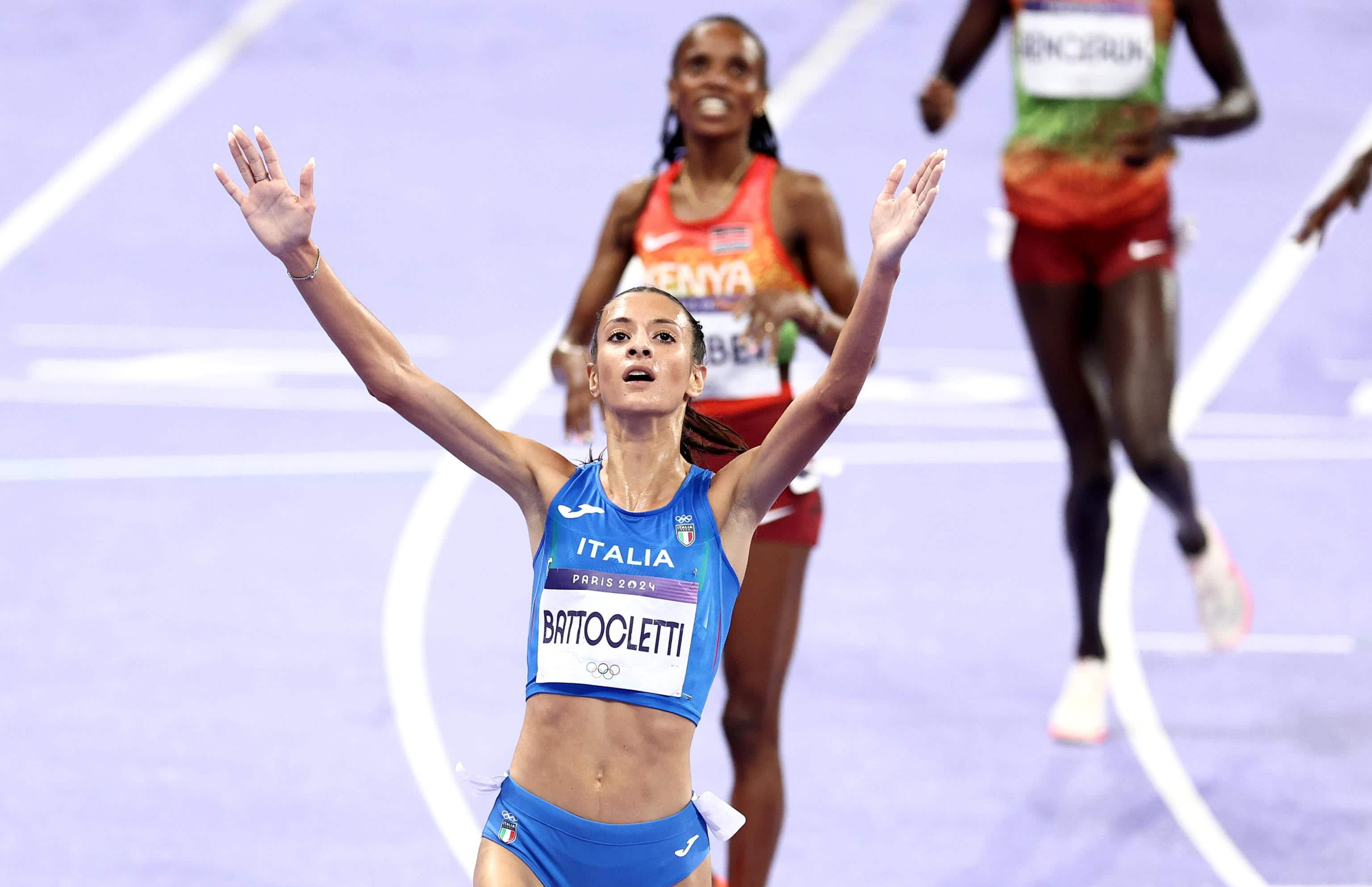 epa11540861 Nadia Battocletti of Italy reacts after placing second in the Women 10000m final of the Athletics competitions in the Paris 2024 Olympic Games, at the Stade de France stadium in Saint Denis, France, 09 August 2024.  EPA/ANNA SZILAGYI