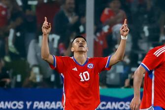 epa10546348 Alexis Sanchez of Chile celebrates after scoring against Paraguay during an international friendly soccer match at Nacional stadium in Santiago, Chile, 27 March 2023.  EPA/Elvis Gonzalez