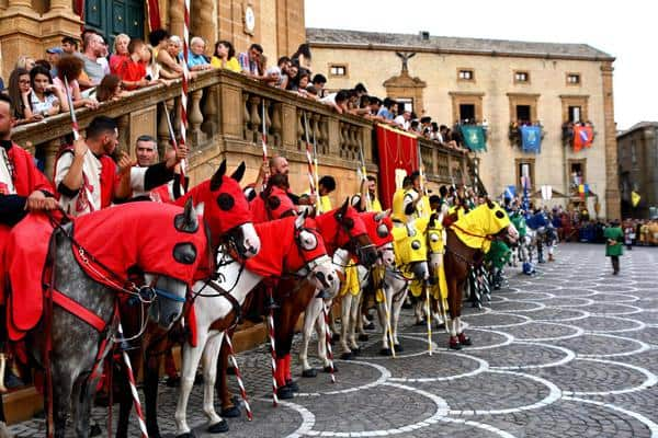 Palio dei Normanni - immagini del Palio dello scorso anno