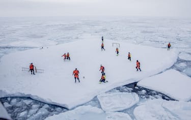 Il calcio è una cosa seria, anche tra i ghiacci