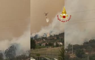 Uno degli incendi nella Pineta di Siano (Catanzaro), in Calabria