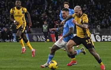  Inter’s defender Federico Dimarco (R) and  Napoli's forward Matteo Politano   in action during the Italian Serie A soccer match SSC Napoli vs Inter FC at Diego Armando Maradona stadium in Naples, Italy, 1 march 2025 ANSA CIRO FUSCO

