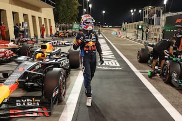 epa11191633 Dutch Formula One driver Max Verstappen of Red Bull Racing walks in the pit after the Qualifying for the Formula One Bahrain Grand Prix, in Sakhir, Bahrain, 01 March 2024. The 2024 Formula 1 Bahrain Grand Prix is held on 02 March.  EPA/ALI HAIDER / POOL