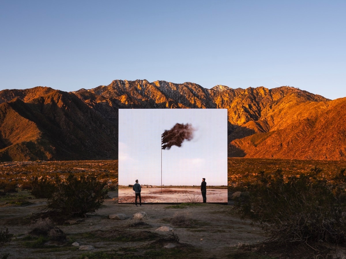 Desert-X-installation-view-John-Gerrard-Western-Flag-Spindletop-Texas-2017-2017-2019-photo-by-Lance-Gerber-courtesy-of-Desert-X.jpg