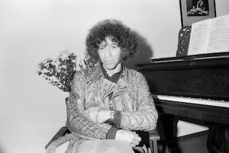 British blues musician Alexis Korner at Hamburg, Germany, 1972. (Photo by Helmut Reiss/United Archives via Getty Images)