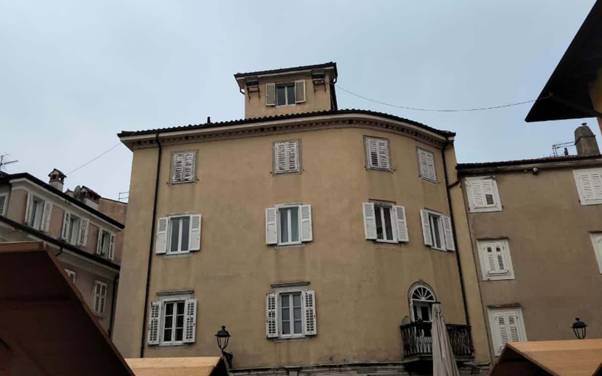 trieste madre uccide il figlio di nove anni nella loro casa a muggia