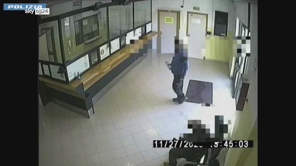 Gioia Tauro, uomo appicca incendio dentro al Comune