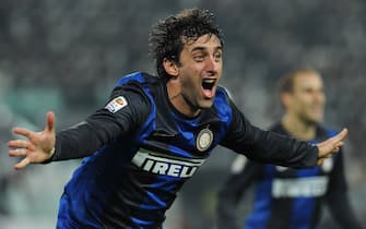 TURIN, ITALY - NOVEMBER 03:  Diego Milito of FC Internazionale Milano celebrates his second goal during the Serie A match between Juventus FC and FC Internazionale Milano at Juventus Arena on November 3, 2012 in Turin, Italy.  (Photo by Valerio Pennicino/Getty Images)