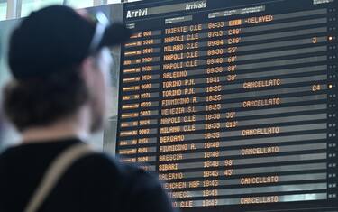 Disagi alla stazione Termini di Roma pe run treno deragliato, 20 aprile 2023. ANSA/CLAUDIO PERI