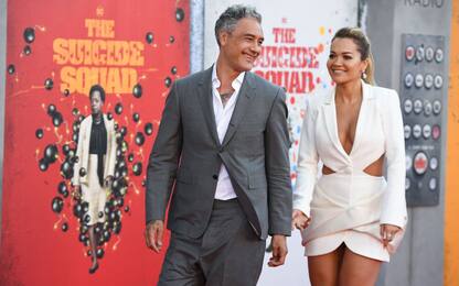 Taika Waititi e Rita Ora sul red carpet di The Suicide Squad. FOTO