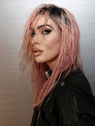 03_celebrity_capelli_rosa_look_ipa - 1
