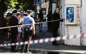 Carabinieri sul luogo dove è stato ucciso il Vice Brigadiere dei Carabinieri Mario Cerciello Rega la scorsa notte in via Pietro Cossa, Roma, 26 luglio 2019. ANSA/ANGELO CARCONI