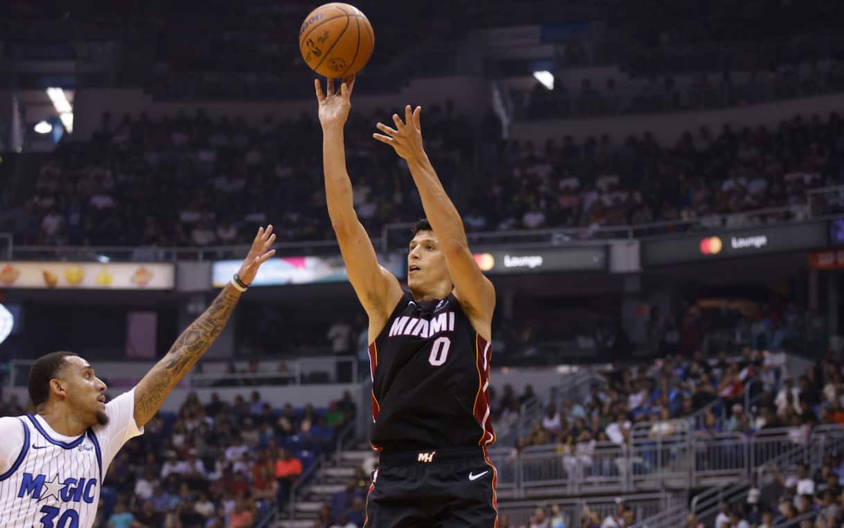 https://static.sky.it/editorialimages/e08040497247dade9d48b8fa9b9a8b778a55e528/skysport/it/nba/video/2025/10/05/fontecchio-nba-miami-heat-video-1041169/Simone_Fontecchio_Getty_Miami_Heat.jpg?im=Resize,width=1218