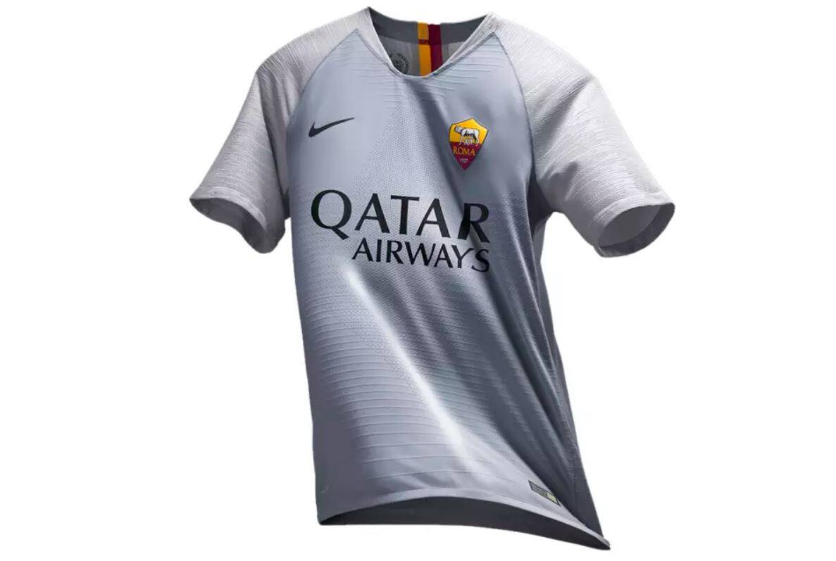 La nuova maglia da trasferta della Roma, foto sito Roma