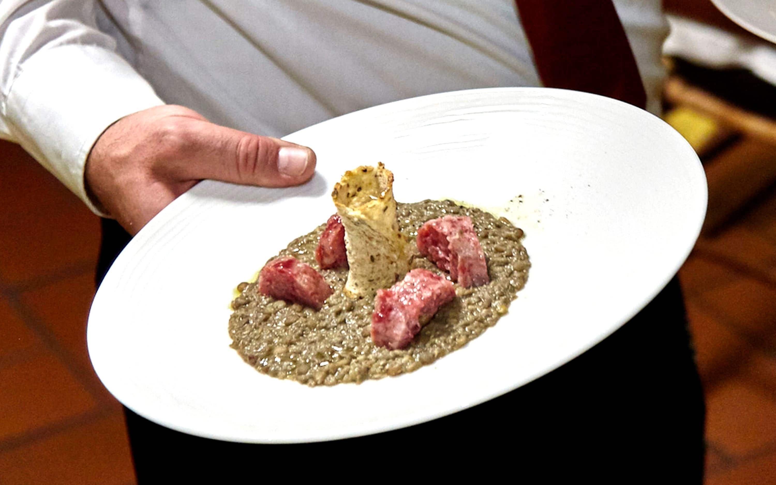 Zuppetta di lenticchie al rosmarino con cotechino dell’oltrepò e pane tostato