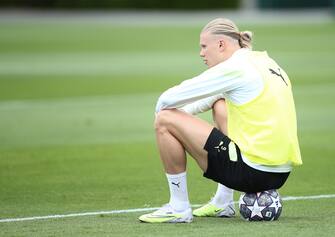 epa10675971 Erling Haaland of Manchester City attends a training session during an UEFA Champions League media day at the City Football Academy in Manchester, Britain, 06 June 2023. Manchester City will play Inter Milan in the UEFA Champions League final at the Ataturk Olympic Stadium in Istanbul on 10 June 2023.  EPA/ADAM VAUGHAN