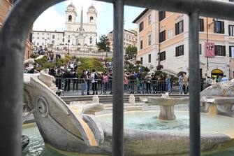 The Fontana della Barcaccia in Piazza di Spagna in Rome, blocked to prevent any problems of public order in view of the match of Europa League as Roma - Feyenoord Rotterdam scheduled tonight at the Stadio Olimpico in Rome, 20 April 2023. ANSA/CLAUDIO PERI