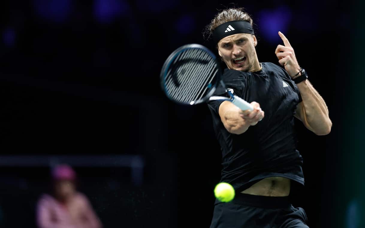 https://static.sky.it/editorialimages/e0d6a469ffe26bc0797b779ba00f734aebe299cf/skysport/it/tennis/2025/11/09/zverev-shelton-atp-finals-risultato/zverev_ansa_1.jpg?im=Resize,width=1218
