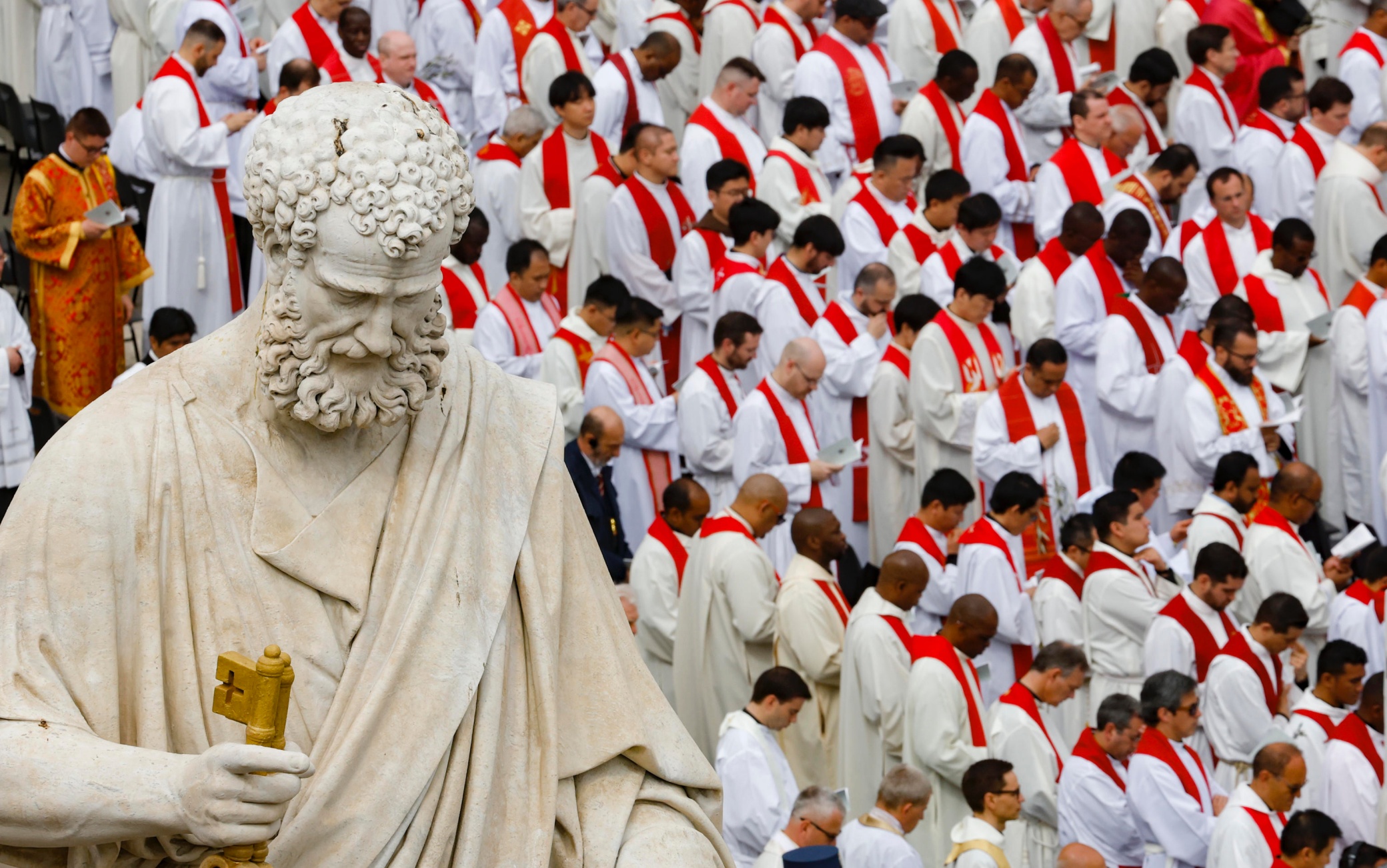 Priest during for the mass on Palm Sunday in St. Peter's Square at The Vatican, 13 April 2025. ANSA/FABIO FRUSTACI 

