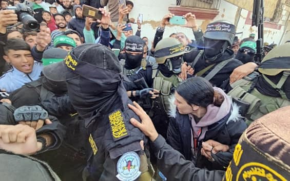 Guerra Gaza, liberati 8 ostaggi. Ira di Israele: immagini orrore
