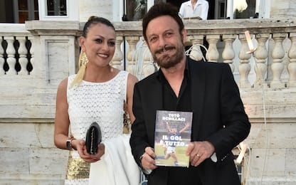 FOTO REPERTORIO - Roma , Ristorante Mo' Mo' Republic Presentazione del Libro di Toto' Schillaci Il Gol e' Tutto , Nella foto: Toto' Schillaci con Barbara Lombardo ( - 2016-06-07, Vincenzo Landi / ipa-agency.net) p.s. la foto e' utilizzabile nel rispetto del contesto in cui e' stata scattata, e senza intento diffamatorio del decoro delle persone rappresentate (FOTO REPERTORIO - 2024-09-18, Vincenzo Landi / ipa-agency.net) p.s. la foto e' utilizzabile nel rispetto del contesto in cui e' stata scattata, e senza intento diffamatorio del decoro delle persone rappresentate