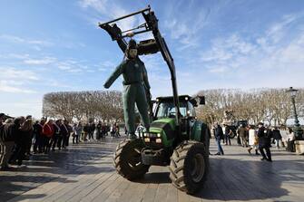 epa11105676 A tractor carries a dummy representing a hanged farmer during a farmers' protest in front of prefecture of Montpellier, France, 26 January 2024. French farmers continue their protests with road blockades and demonstrations in front of state buildings awaiting a response from the government to their request for  immediate  aid of several hundred million euros. On 23 January, the EU Agriculture and Fisheries Council highlighted the importance of providing the conditions necessary to enable EU farmers to ensure food security sustainably and profitably, as well as ensuring a fair income for farmers.  EPA/GUILLAUME HORCAJUELO