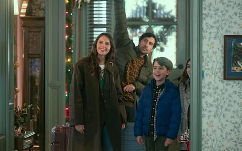 Felicity Jones in una scena di OH. WHAT. FUN.