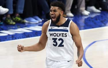 32) KARL-ANTHONY TOWN (T'WOLVES)