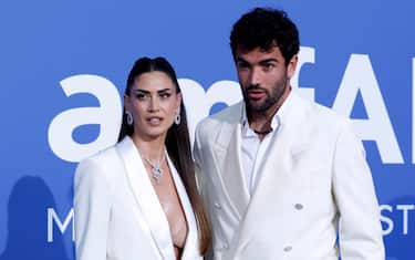epa10654353 Melissa Satta (L) and Matteo Berrettini attend the Cinema Against AIDS amfAR Gala within the scope of the 76th annual Cannes Film Festival, at the 'Hotel du Cap-Eden-Roc' in Cap d'Antibes, France, 25 May 2023. The nonprofit organization American Foundation for AIDS Research (amfAR) was created in 1985.  EPA/SEBASTIEN NOGIER