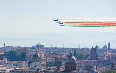 The Italian tricolor arrows (Frecce Tricolori) fly over Rome on the occasion of "Festa Della Liberazione" (Photo by Claudia Rolando/Pacific Press/Sipa USA)