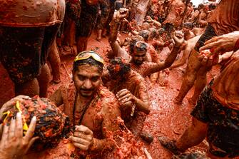 SPAIN TRADITIONS TOMATINA