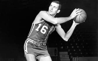 CINCINNATI, OH - 1969:  Jerry Lucas #16 of the Cincinnati Royals poses for a portrait in 1969 in Cincinnati, Ohio. NOTE TO USER: User expressly acknowledges and agrees that, by downloading and or using this photograph, User is consenting to the terms and conditions of the Getty Images License Agreement. Mandatory Copyright Notice: Copyright 1969 NBAE (Photo by NBA Photos/NBAE via Getty Images)