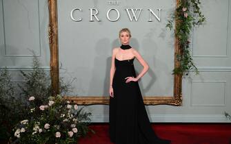 Australian actor Elizabeth Debicki poses on the red carpet upon arrival to attend the World Premiere of "The Crown (Season 5)" in London on November 8, 2022. (Photo by Daniel LEAL / AFP) (Photo by DANIEL LEAL/AFP via Getty Images)