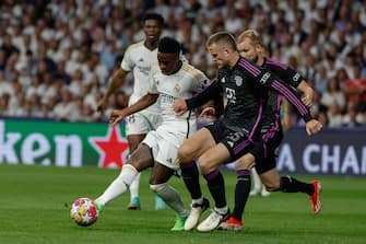epa11327728 Real Madrid's Vinicius Jr. (L) in action against Bayern Munich's Eric Dier during the UEFA Champions League semifinal second leg soccer match between Real Madrid and Bayern Munich, in Madrid, Spain, 08 May 2024.  EPA/J.J. Guillen