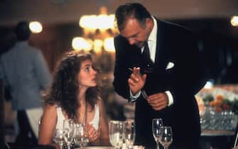 Julia Roberts e Héctor Elizondo in una scena di Pretty Woman