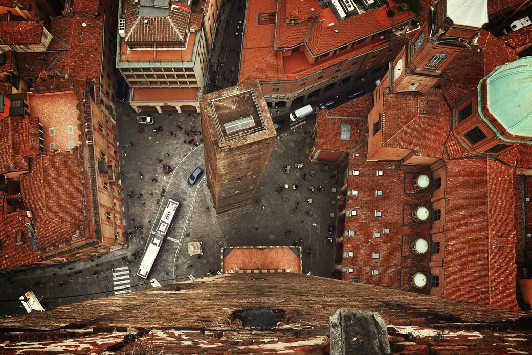 Bologna. Foto di Bogdan Dada su Unsplash